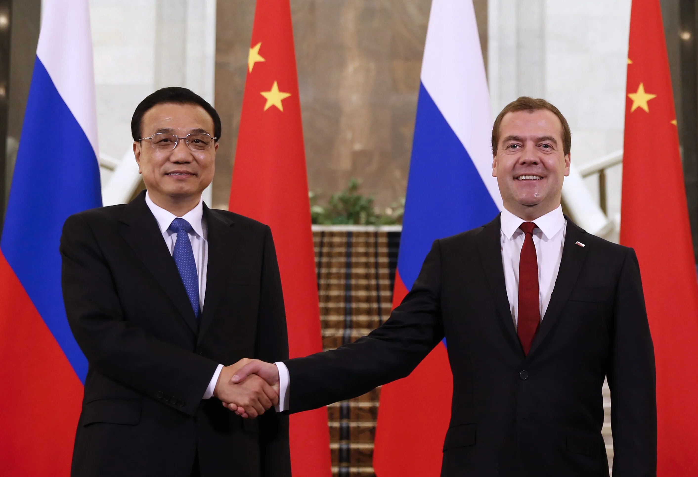 Ли Кэцян и си Цзиньпин. Медведев и си Цзиньпин. Си Цзиньпин в 2014. Китайский председатель си Цзиньпин.