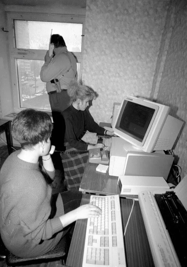 Россия 90 тест. Компьютер 90-х. 90-Е годы. Компьютеры в 90 е годы. Комьюторы 90х.