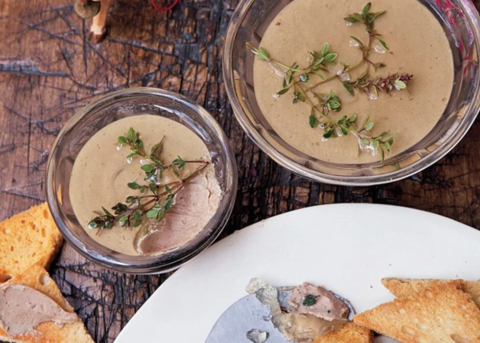 мусс из говядины в детском саду. печеночный мусс из куриной печени. мусс из печени. мусс с фруктами. куриный мусс.