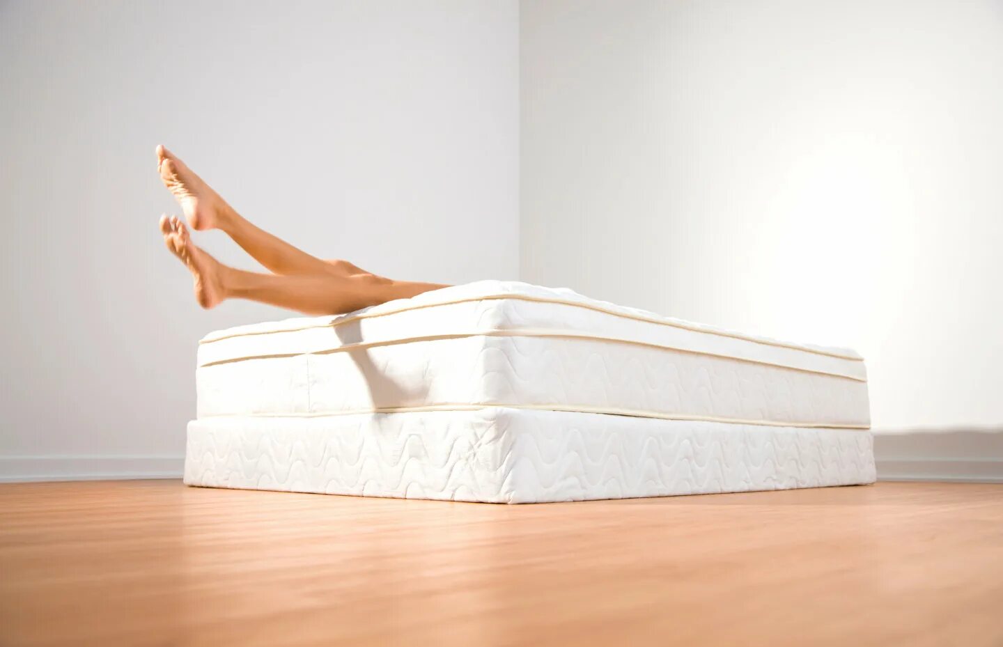 Какой матрас выбрать форум. Матрас mr.mattress balance line 145x215 ортопедический. матрас mr.mattress big line 130x180 ортопедический пружинный. девушка на матрасе. человек на матрасе.