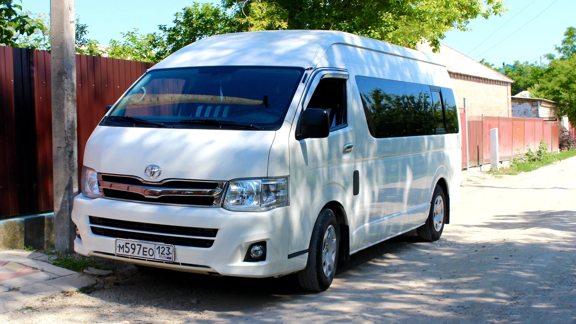 Toyota Hiace 12. Тойота Хайс 12 местный. Тойота Хайс 2. Тойота Хайс микроавтобус 12 мест. Купить микроавтобус приморский край