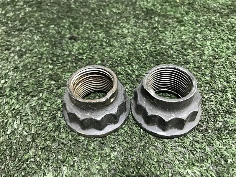 Гайка привода toyota corolla 120. Резьба ступичной гайки. 5 уаз. Гайка ступицы тойота королла. Резьба ступичной гайки.