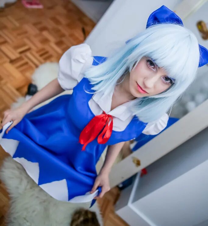 Cirno косплей. Cirno Touhou Cosplay. Мужской косплей Тохо. Рейна косплей. Lana rain cosplaying