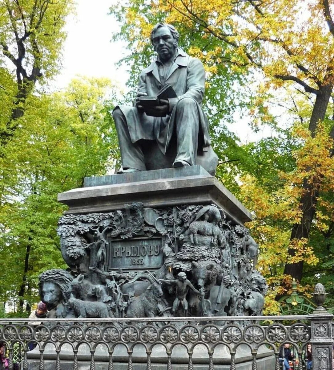 Где находится памятник крылову