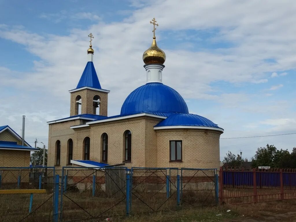 Село Южный Урал Оренбургский район. Храм великомученицы Варвары Новобурино. Храм в Ясном Оренбургской области. Поселок Южный Урал Оренбург.