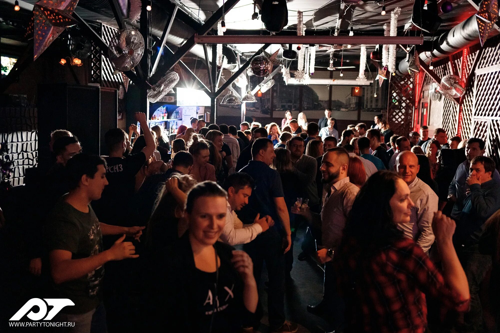 русский диско бар. дискотека 80 в москве клубы. диско бар 2000. дискотека 80 клуб. диско-бар 90-х москва на тверской.