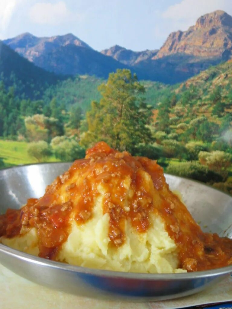 вулкан из фарша. мясное блюдо вулкан. блюдо вулкан из фарша и картофельного пюре. блюдо вулкан из фарша и картофельного пюре. мясное блюдо вулкан.