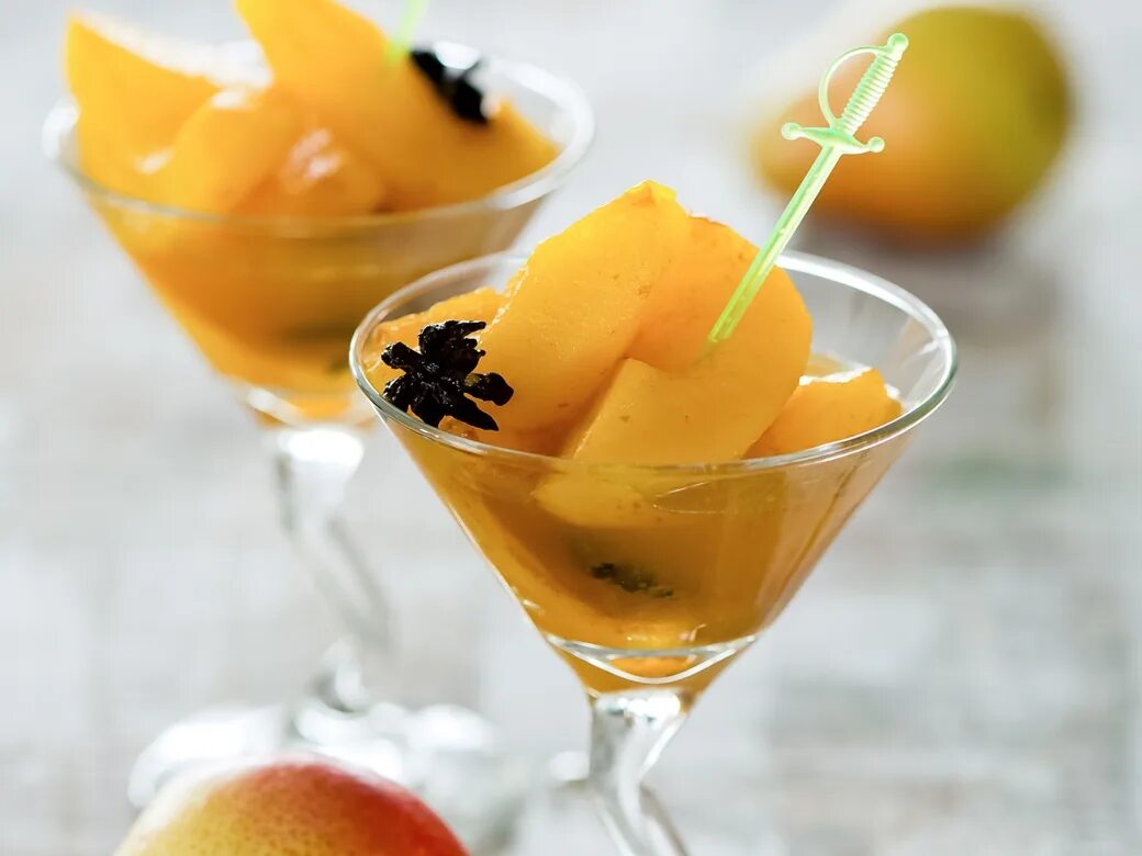 Груша в карамели. Запеченная груша. Десерт груша с шоколадом. Груша в сиропе. Десерт из груши.