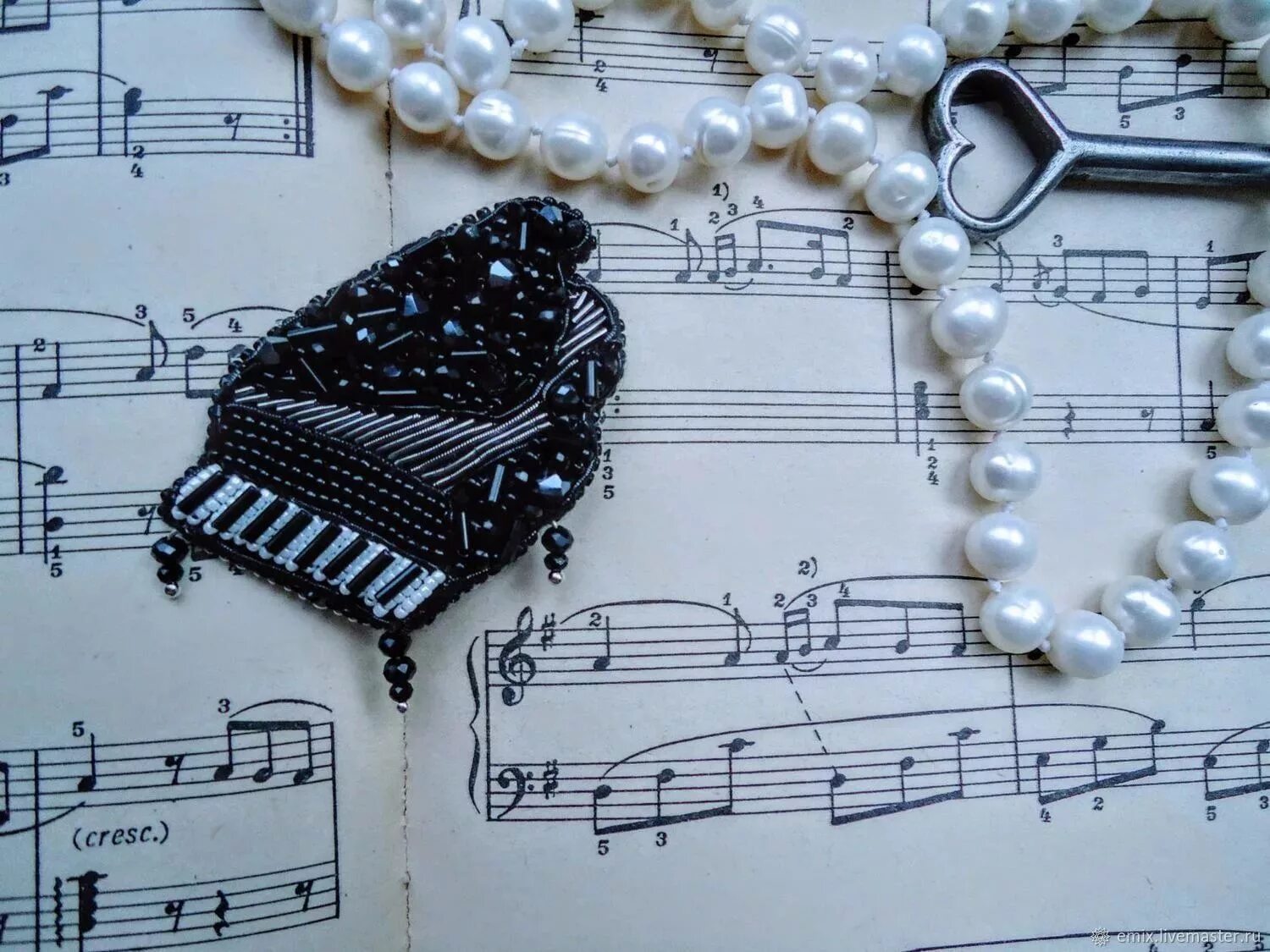 Вензель. Музыкальный класс. Музыкальный фон для афиши. Наклейки на стену музыкальная тематика. Ноты рисунок.