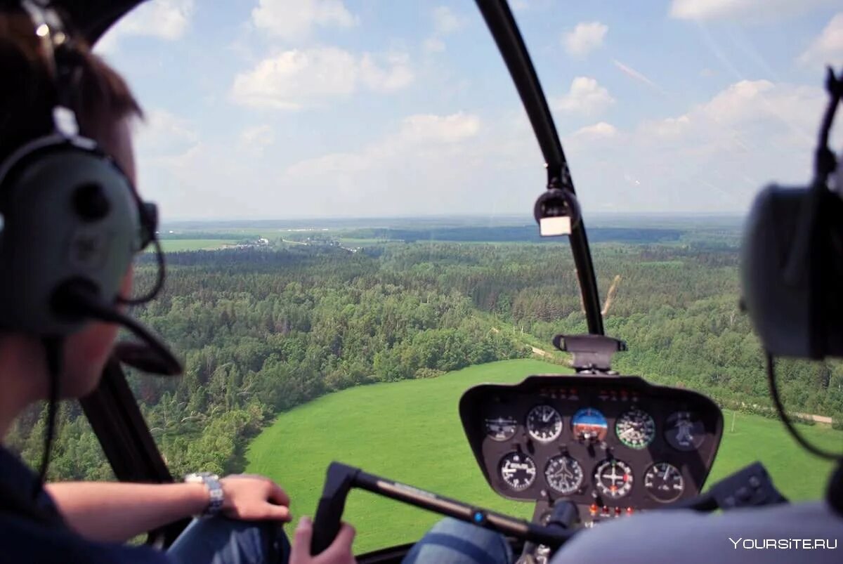 Полет на вертолете над. Пилоты robinson r44. полет на вертолете. штурвал вертолета. пилотирование вертолета.