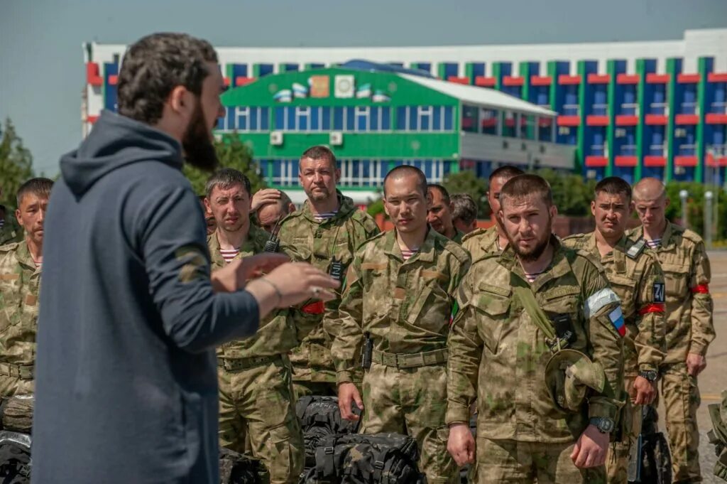 Записаться добровольцем в ахмат. Бойцы кадырова на украине 2025. добровольцы ахмата кадырова. спецназ в грозном 2025 добровольцы. сво грозный добровольцы грозный.