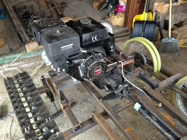 Мини бортоповоротный вездеход. Управление гусеничным ходом. Гусеничный вездеход с двигателем иж планета. Гусеничный привод рысь печенег м220. Бортовые фрикционы русак 3918.