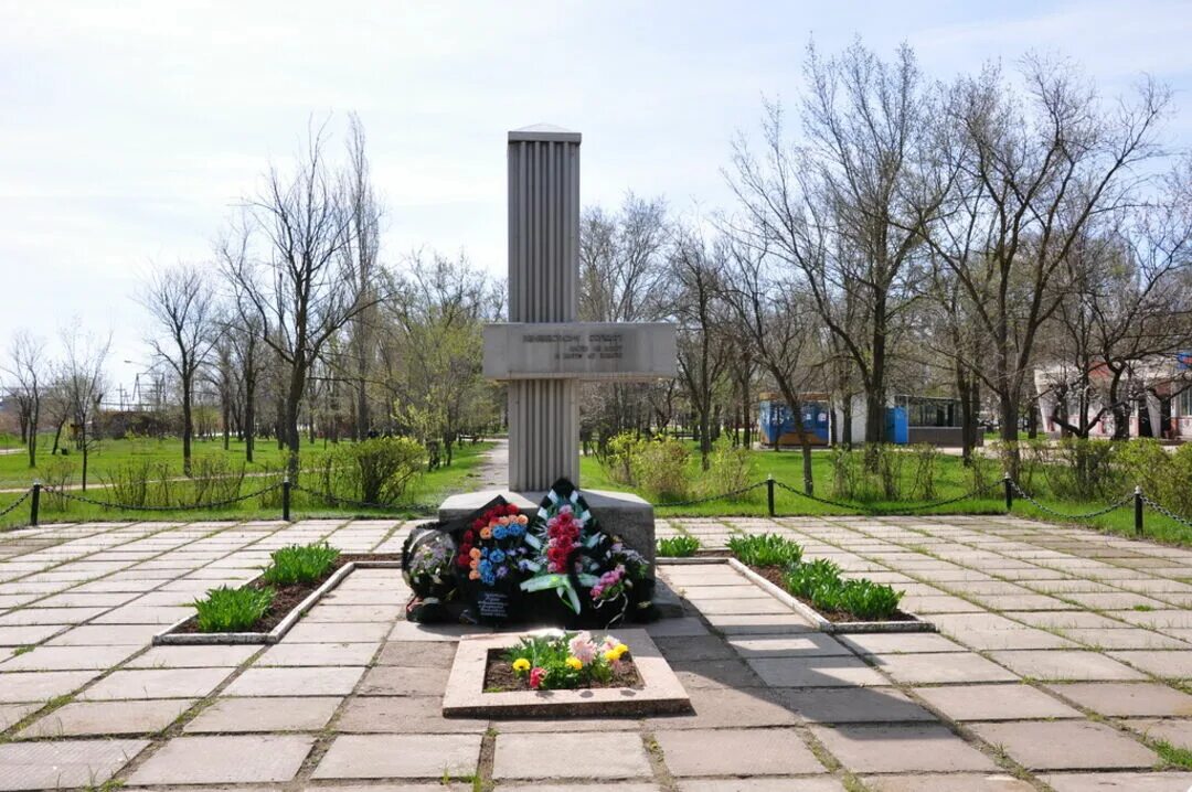 Поселок октябрьский волгоградская область калачевский. Поселок Октябрьский Калачевский район. Братская могила Калачевский район Волгоградская область. Береславка Калачевский район. П Береславка Калачевский район Волгоградская область.