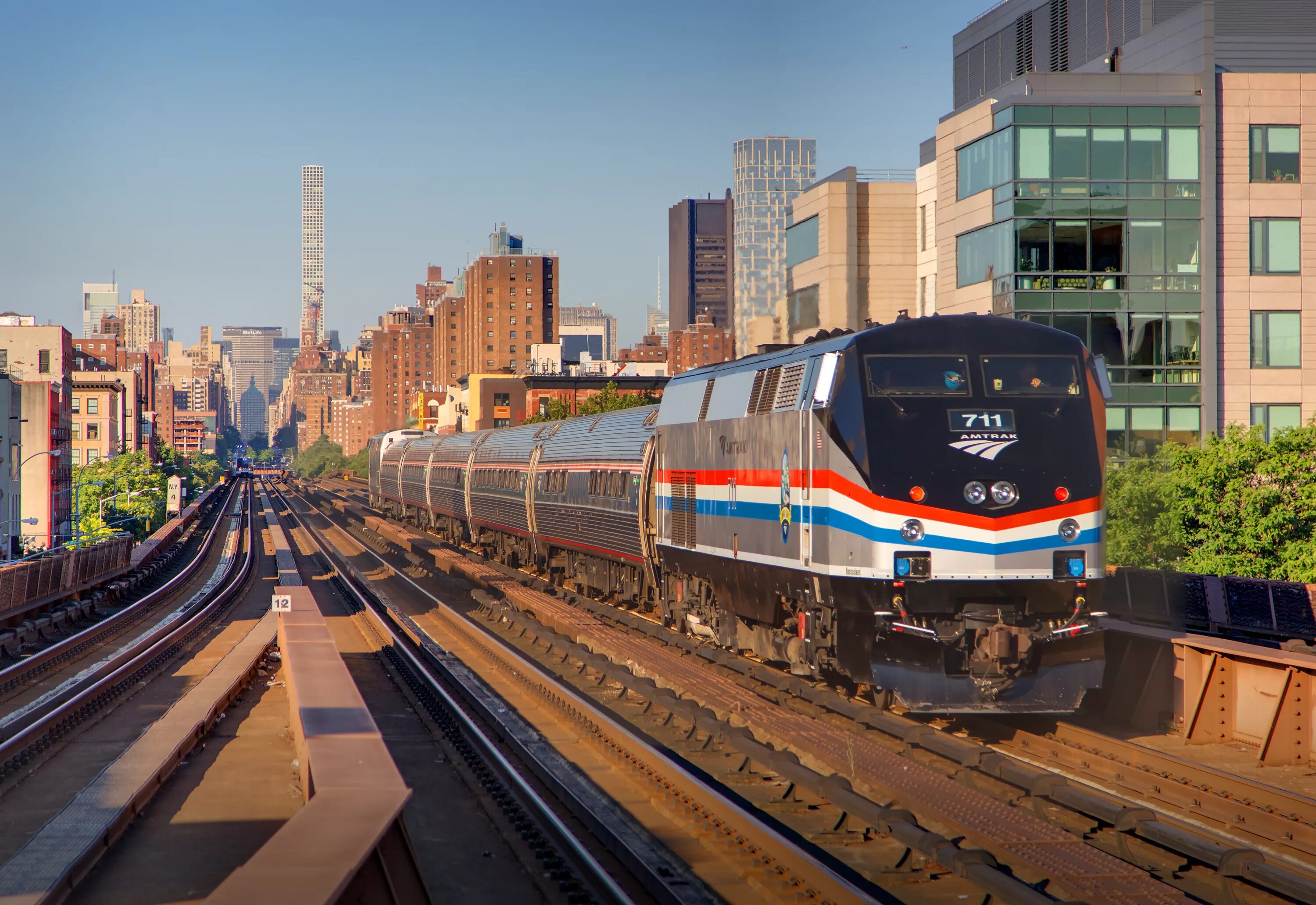 Сайт гранд трейн. Нью Йорк Амтрак. Поезда Amtrak в США. «Амтрак» вокзал. Нью Йорк железная дорога.