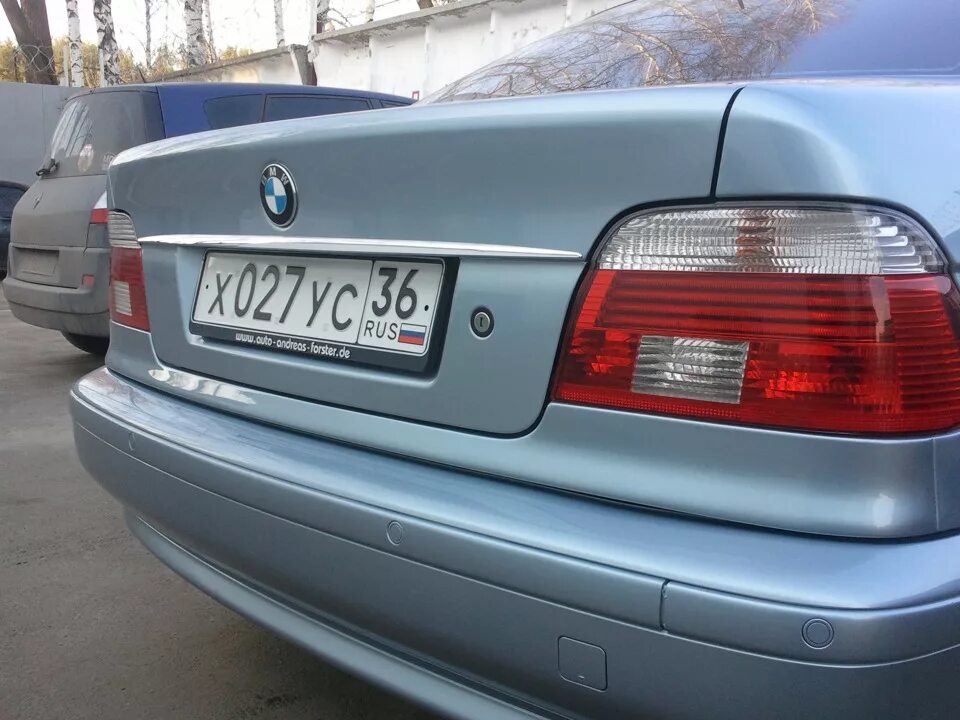 Крышка багажника БМВ е39 седан. Молдинги BMW e39. Молдинг на багажник БМВ е39. Молдинг крышки багажника БМВ е39. Купить багажник бмв е39