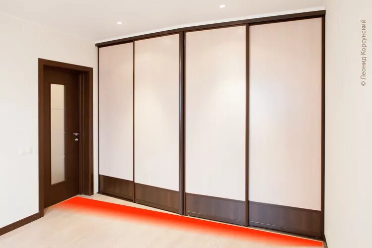 шкаф разной ширины. шкаф разной глубины. шкафы с разной глубиной в интерьере. шкаф разной глубины. шкаф разной глубины в прихожую.