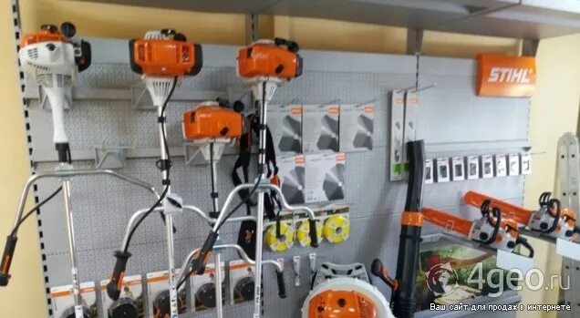 Штиль великий новгород. Монтажный стенд Stihl. Сборочный стенд Stihl. Витрина Stihl. Стенд Stihl в магазине.