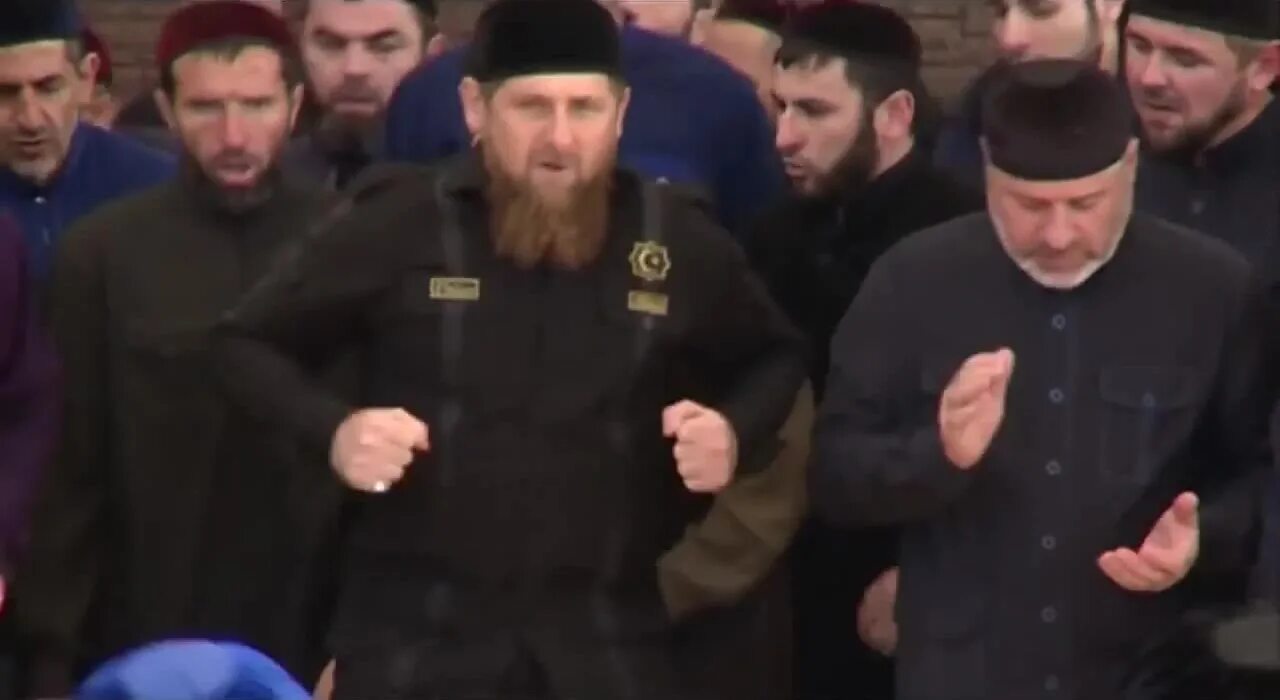 Зикр у чеченцев. Зикр кадыров. рамзан кадыров зикр. зикр чечня. рамзан кадыров танцы.