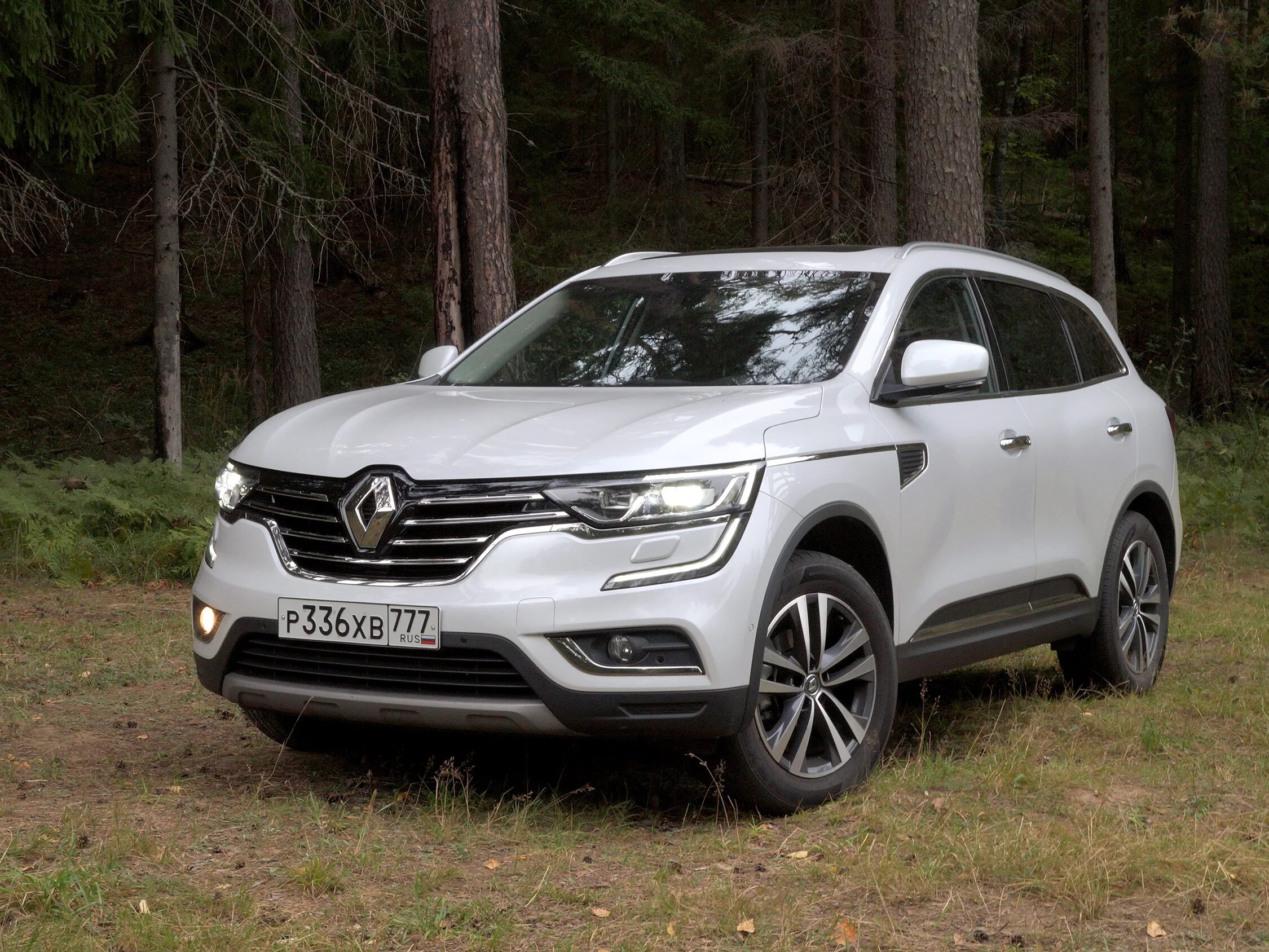 Рено колеос поколения. Рено Колеос 2017. Renault KOLEOS 2. Рено Колеос, 2017 г.. Рено Колеос 2019.