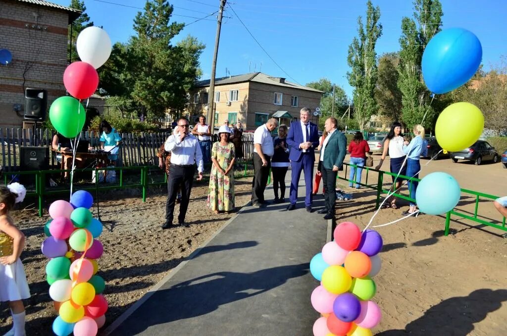 Погода оренбург краснохолм на неделю. Церковь села Краснохолм Оренбургской обл. Краснохолм Оренбург интернат. Краснохолм улица Липова. Детский дом в Краснохолме Оренбургской области.