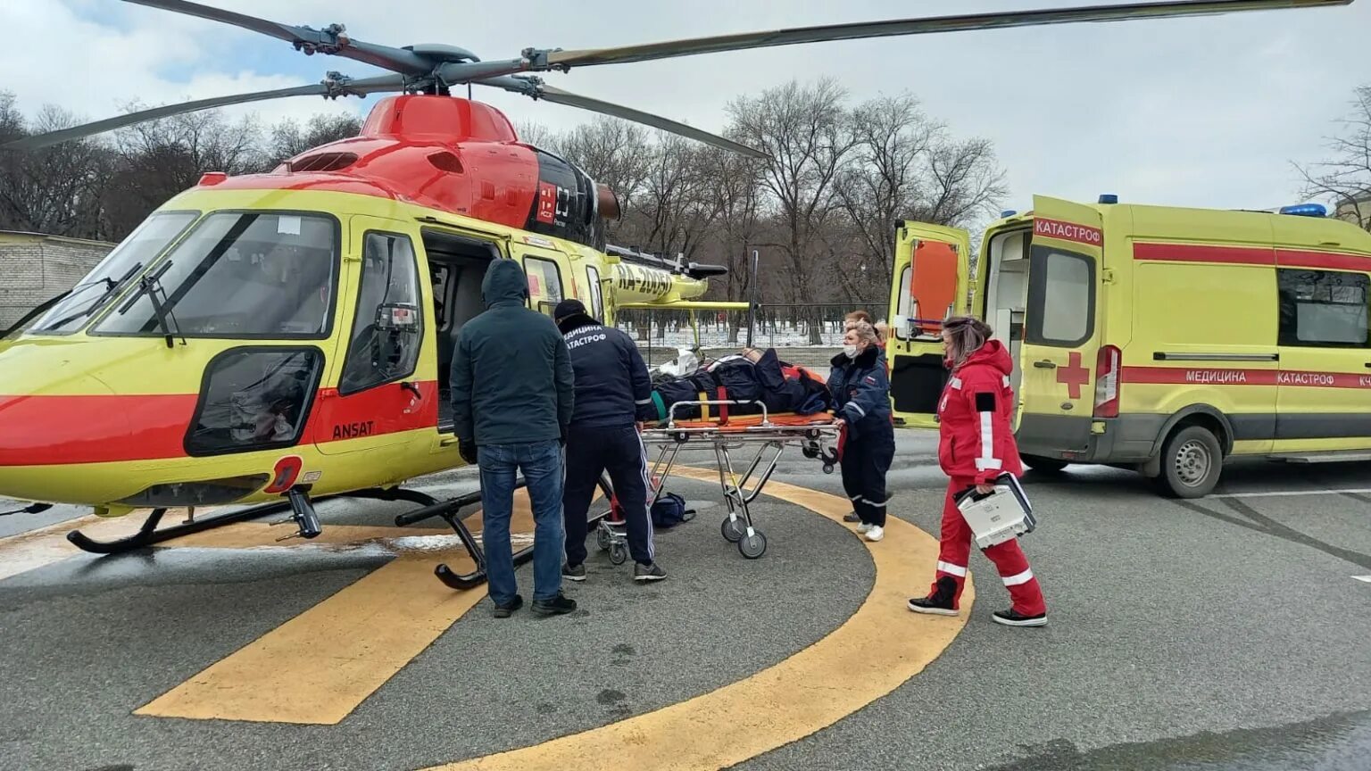 эвакуации. медицинский вертолет мчс россии. центр медицины катастроф симферополь. центр медицины катастроф чебоксары. эвакуация медицина катастроф.