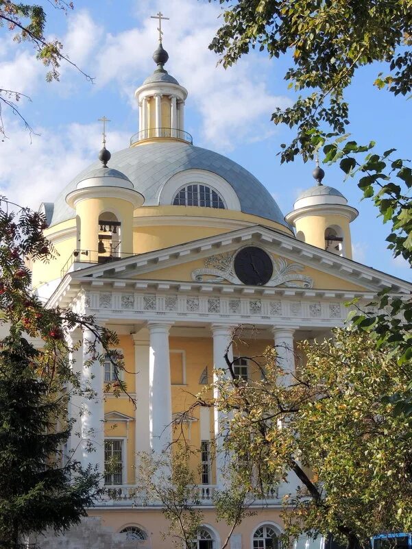Храм царевича димитрия при первой градской больнице. Храм царевича димитрия москва. голицынская больница церковь дмитрия царевича. больничный храм святого благоверного царевича димитрия. храм царевича димитрия архитектор.