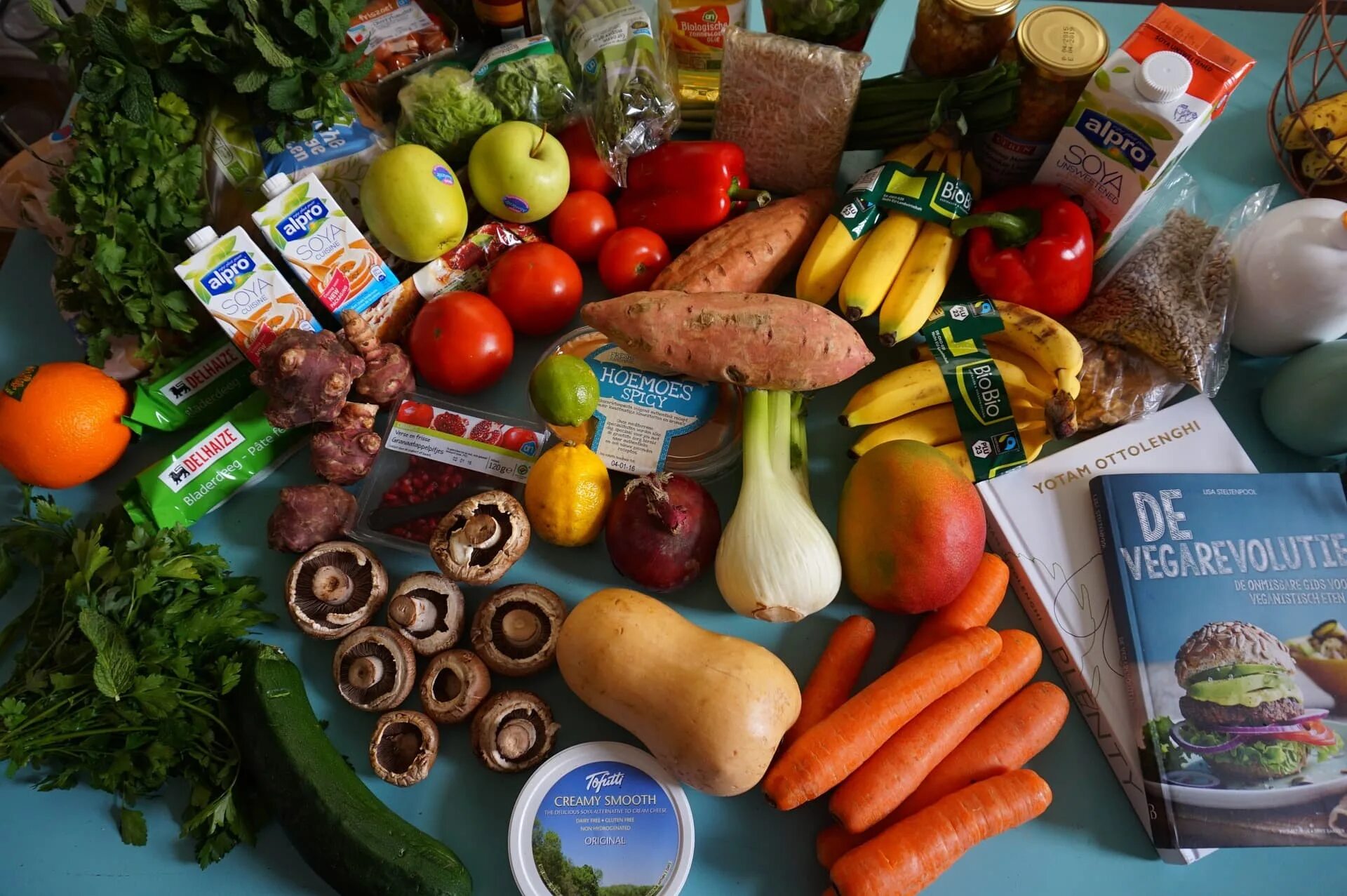 Продуктов которые можно использовать. Продукты питания. съедобные продукты. корзина продуктов для правильного питания. продукты на столе.