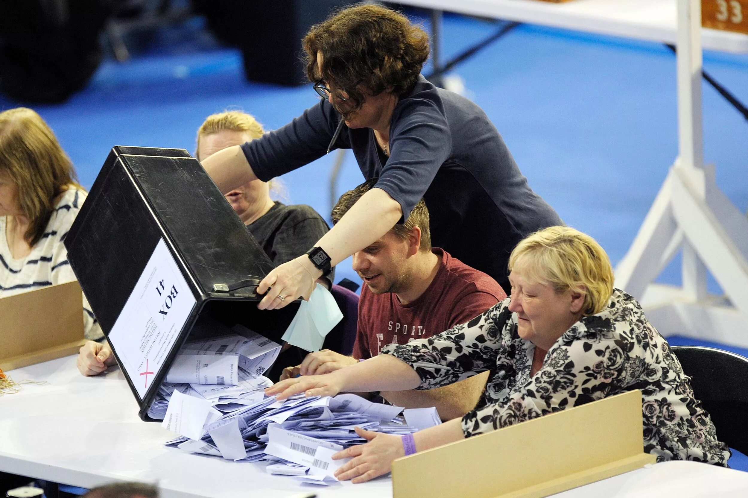 Uk vote. Выборы в британии. выборы в великобритании. (supplementary vote).. 20th century general election in the uk ballot box.
