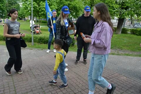 Трем детям раздали