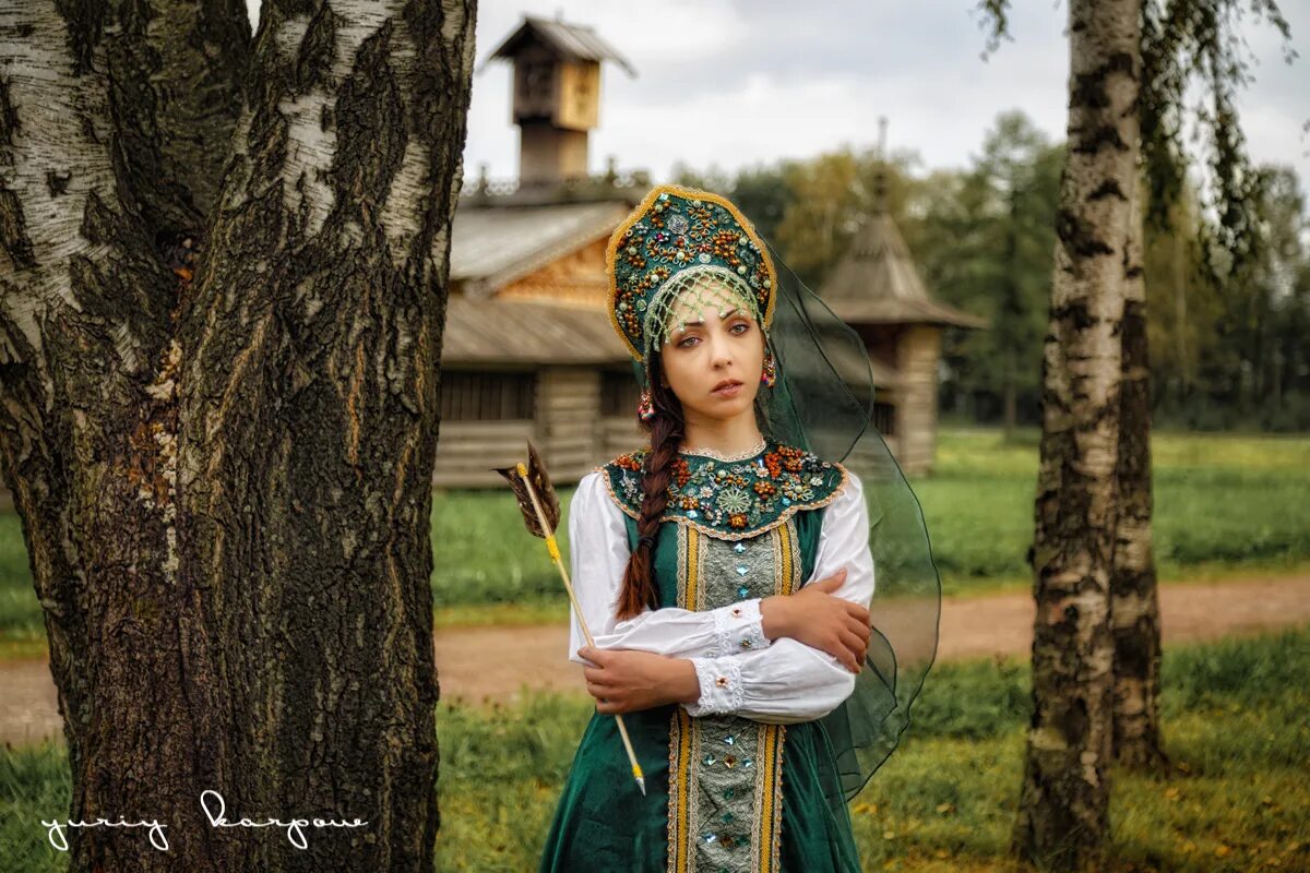 красна девица рисунок. девушка в русском народном костюме. красны девицы музыка. выходили красны девицы русская народная. русские народные девицы.