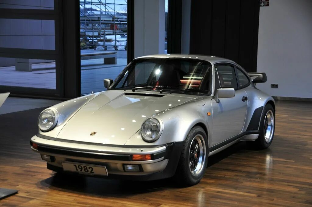 Порше 911 новый. Порше 1989 года. Porsche 911 turbo s старый. Porsche 911 (964/965). Porsche 911 1971.