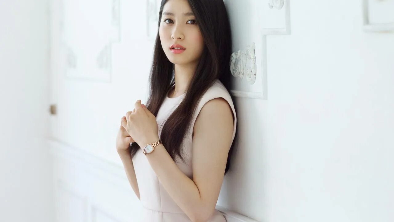 Лу цзин китайская актриса. Ху тао. Король шаманов рен тао взрослый. Баннер ху тао genshin. Ху тао геншин импакт баннер.