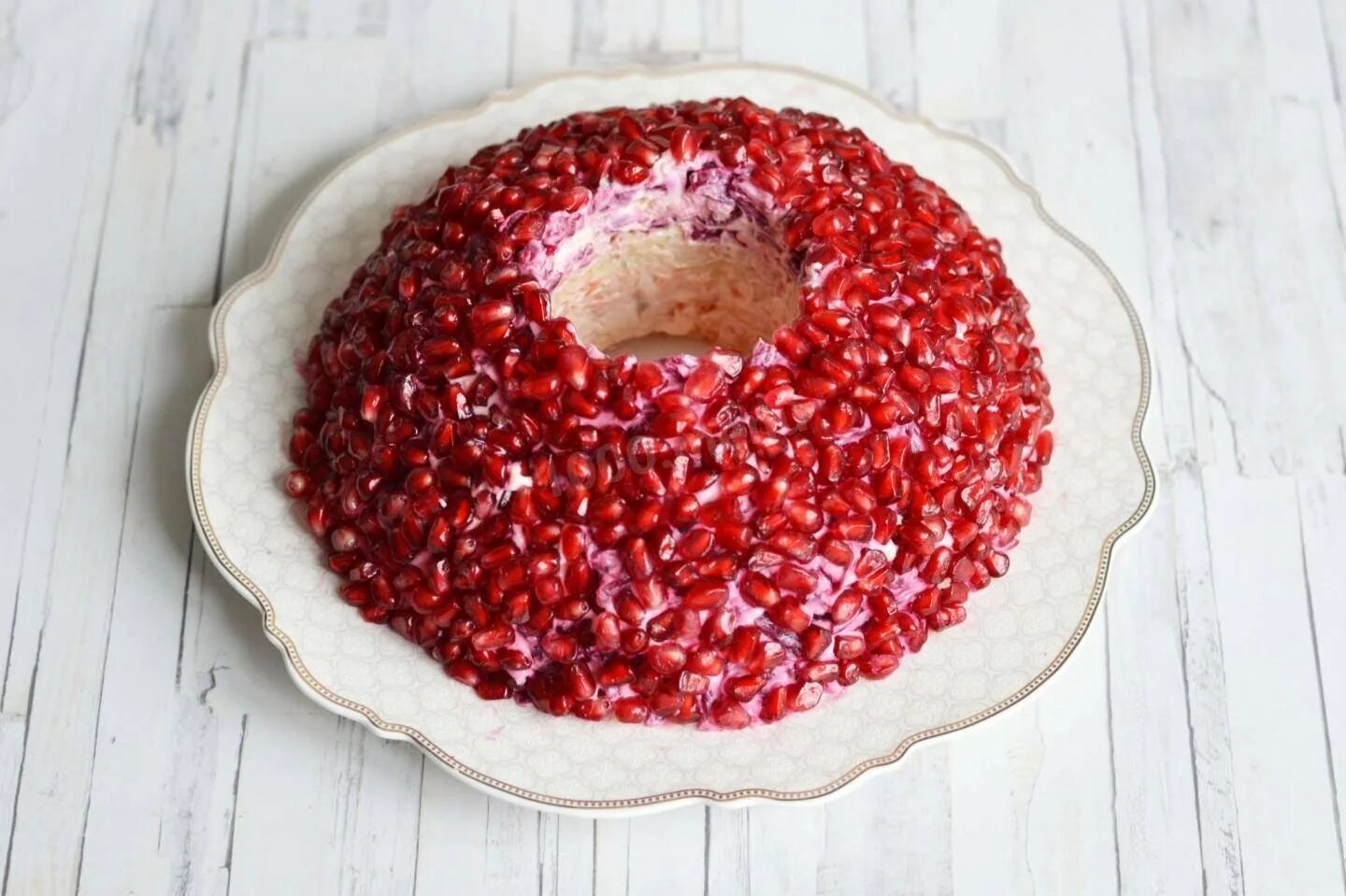 Гранатовый браслет салат. Гранатовый браслет, делюкс. Гранатовы1 браслет салат. Салат гранатовый браслет с курицей. Как украсить гранатовый браслет салат красиво.