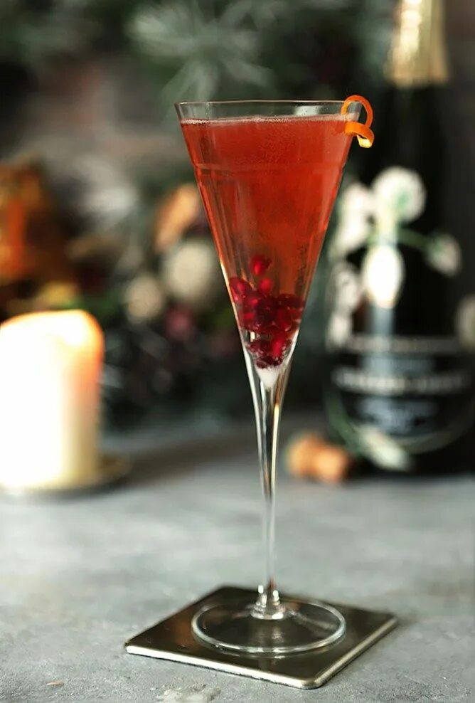 Grand cocktail. Коктейль Grand Cocktail. Красный коктейль с шампанским. Клюквенный коктейль с шампанским. Коктейль мартини с шампанским.