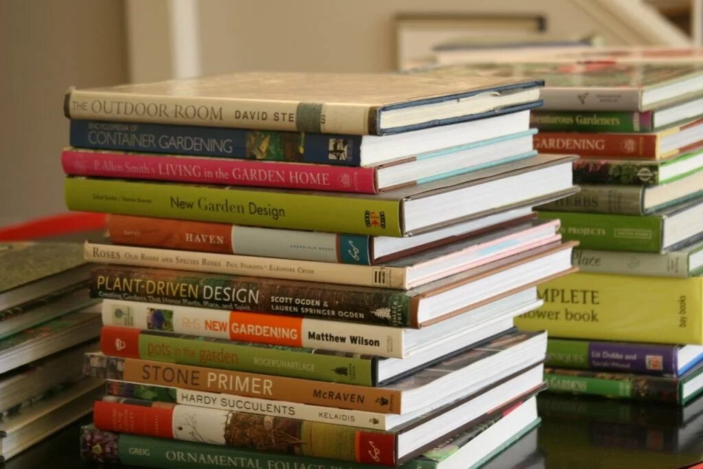 15 художественных книг. Книги учебники. стопка учебников. стопка книг учебников. стопка современных книг.