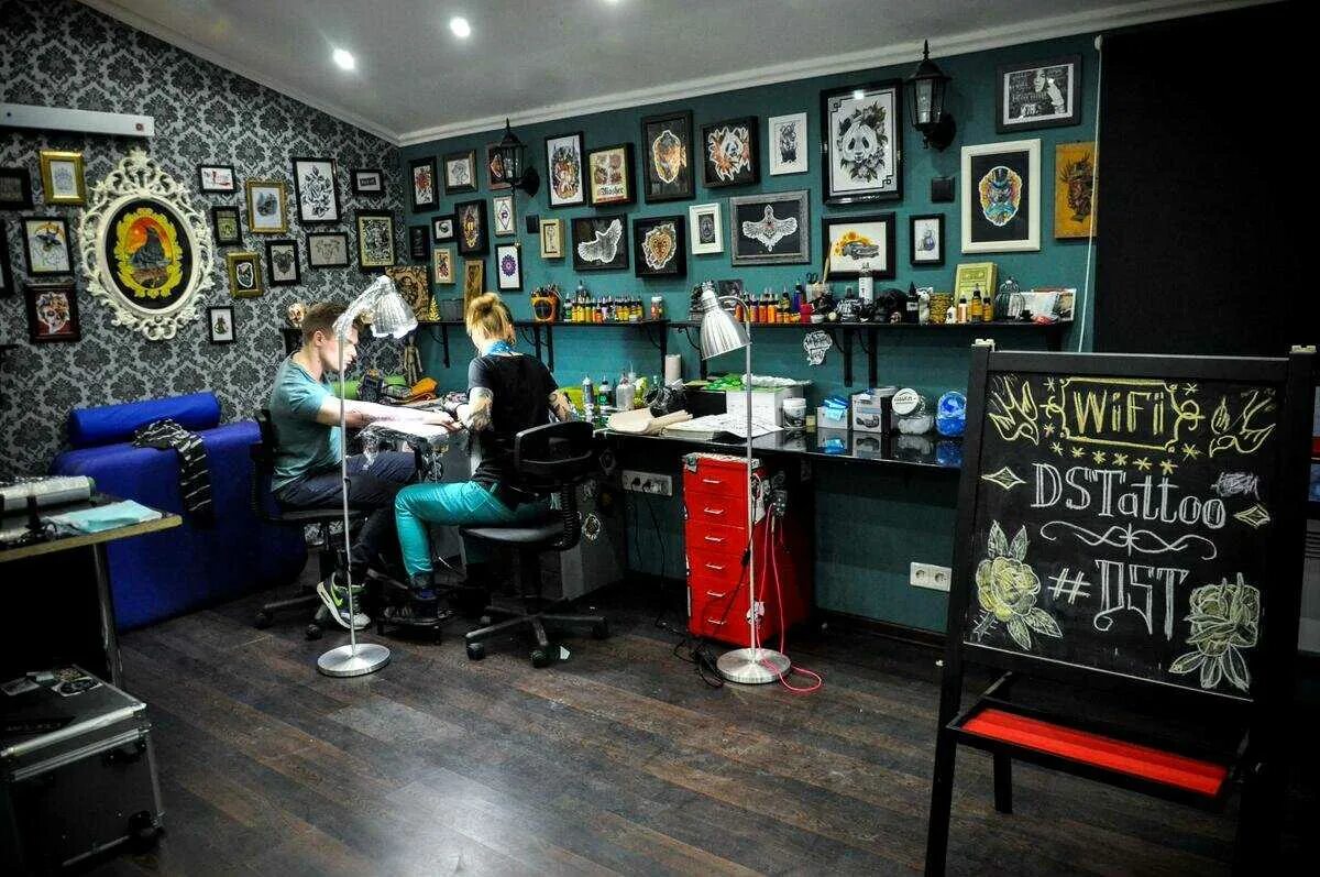 Тату салон. Оборудование для тату студии. Тату студия питер. Тату студия барака энгельса 124. Творческое пространство 8 студий самара.