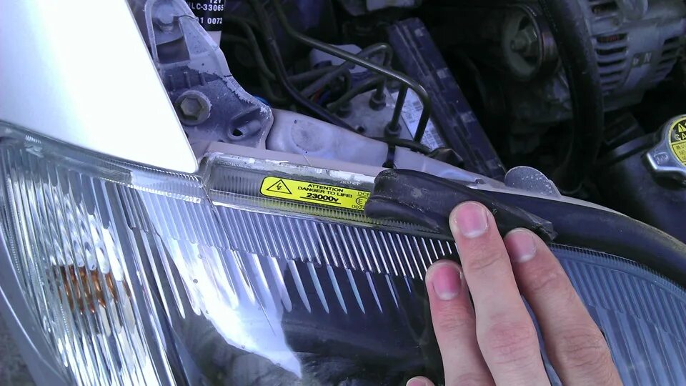 Как снять фару королла 120 Полировка фар Toyota Corolla 120 своими руками фары оптика и освещение Toyota Co