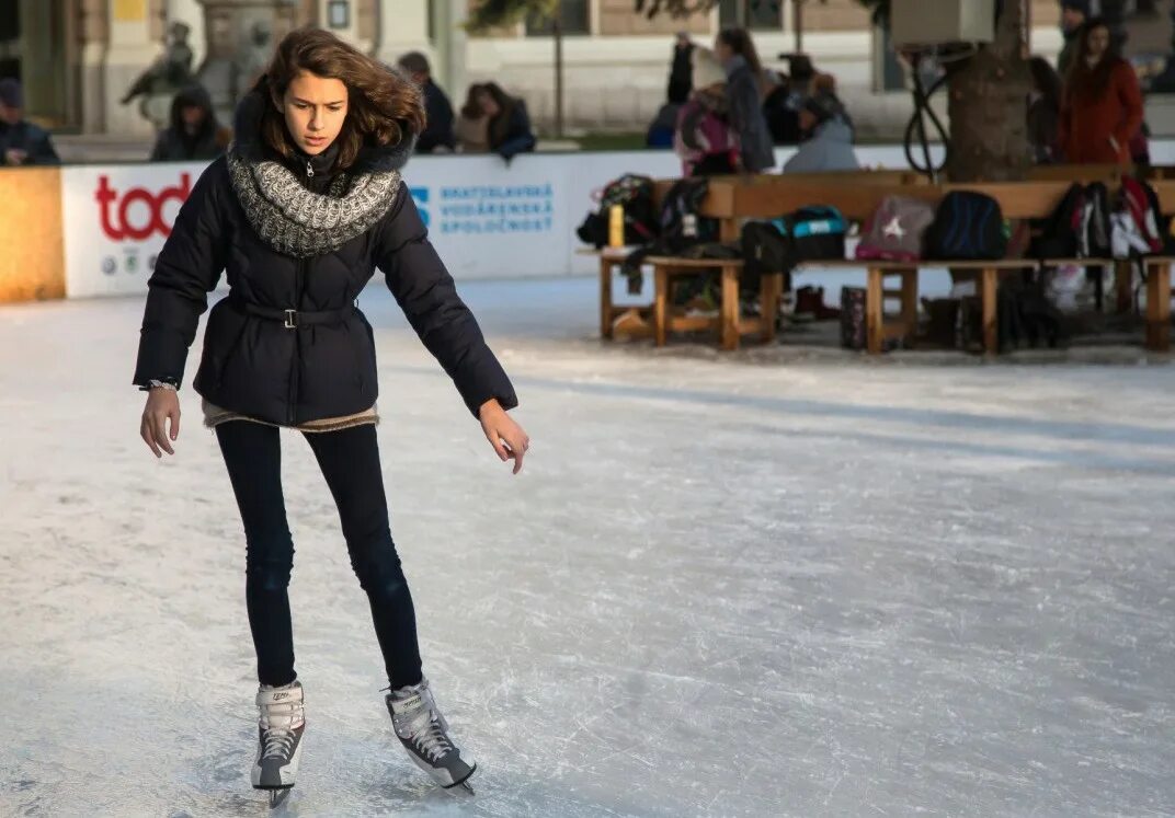 Катание на коньках. Стоит ли идти на каток. Стоит ли идти на каток. Стоит ли идти на каток. Дети на катке.