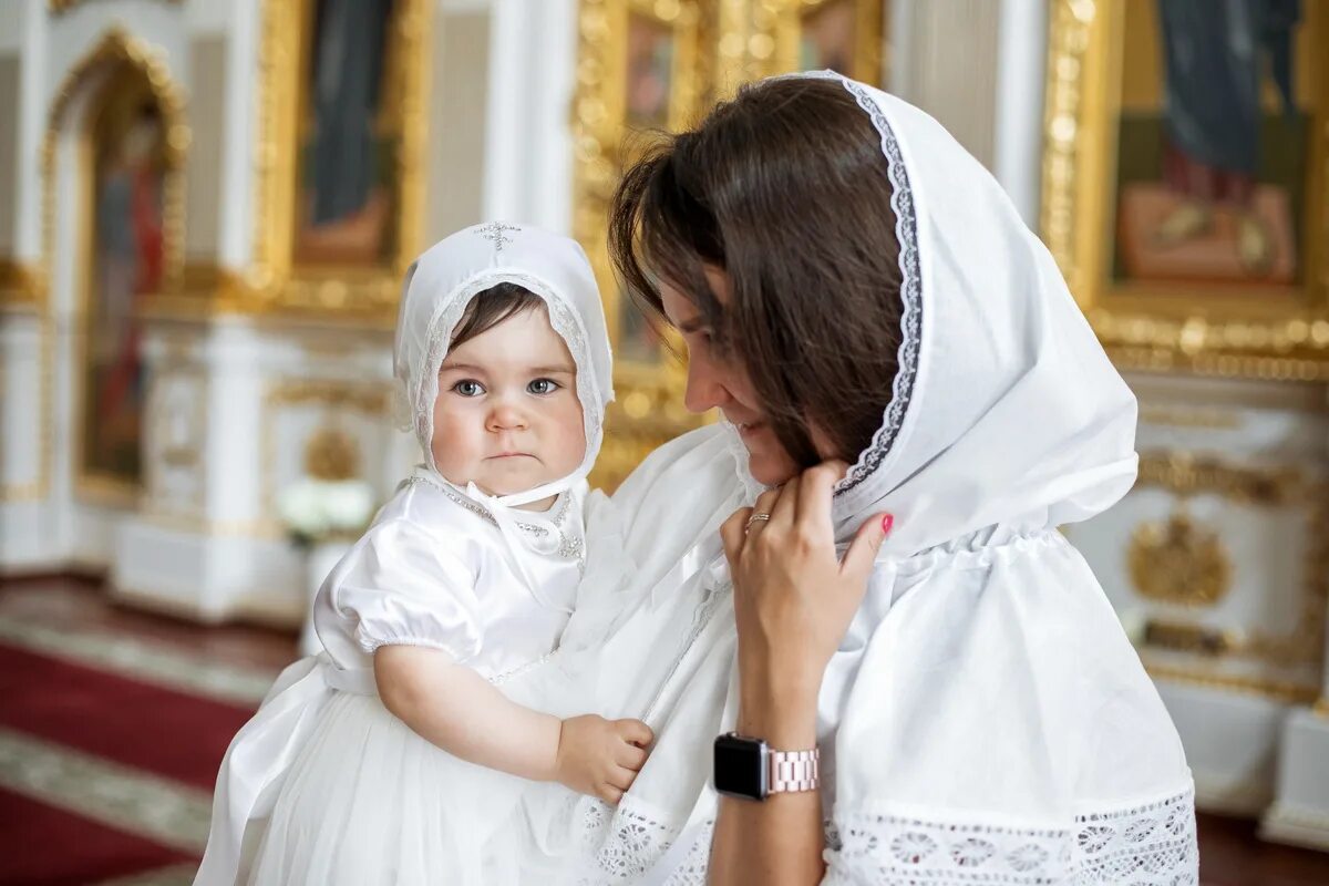 Могут быть родственниками крестные. Платье на крещение для крестной. Платье на крещение для мамы. Одежда мамы на крещение ребенка. Одежда в Церковь.