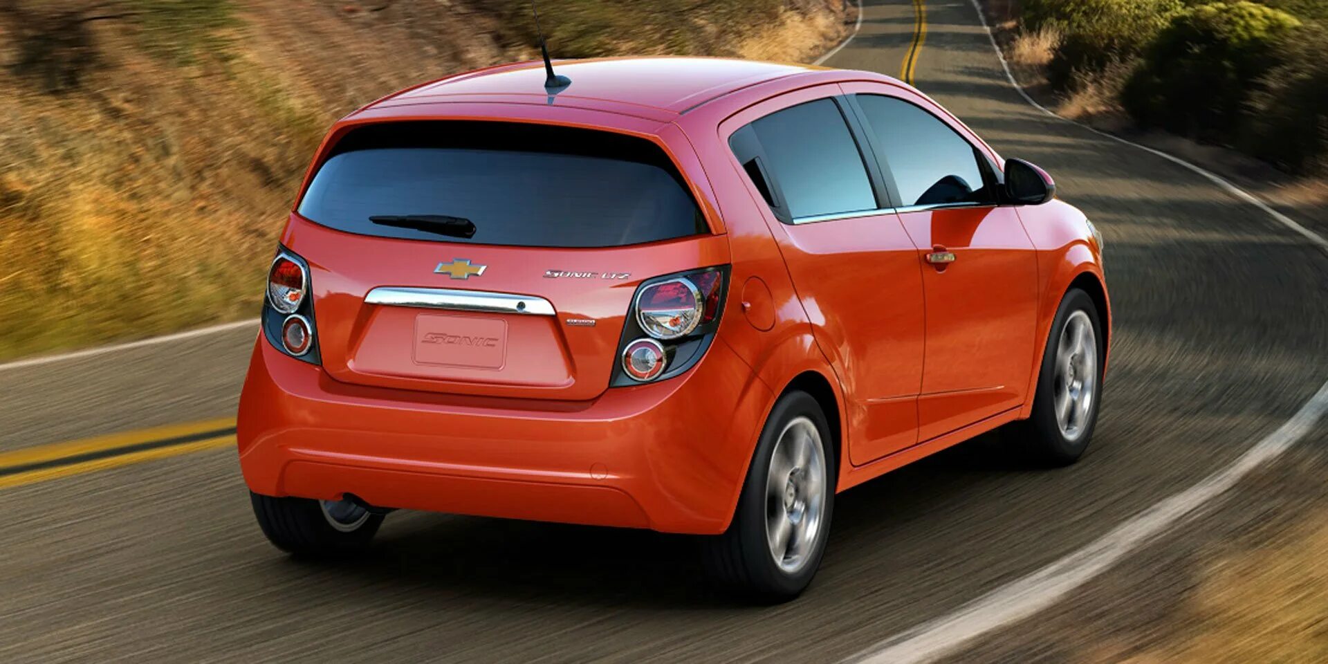 Автомобиль шевроле хэтчбек. Chevrolet Sonic 2020. Chevrolet Sonic 2020 RS. Шевроле хэтчбек. Шевроле кроссовер хэтчбек.