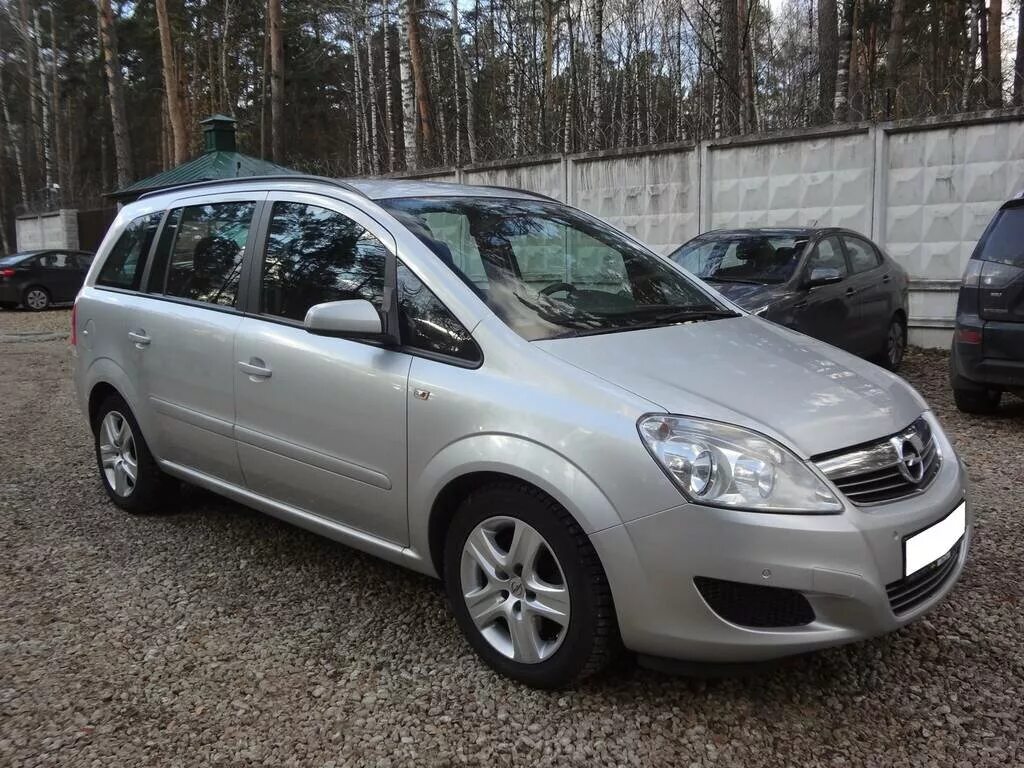 Опель зафира фургон. Ди 2007г. 9. Опель зафира б 2005. Opel zafira b под дерево.
