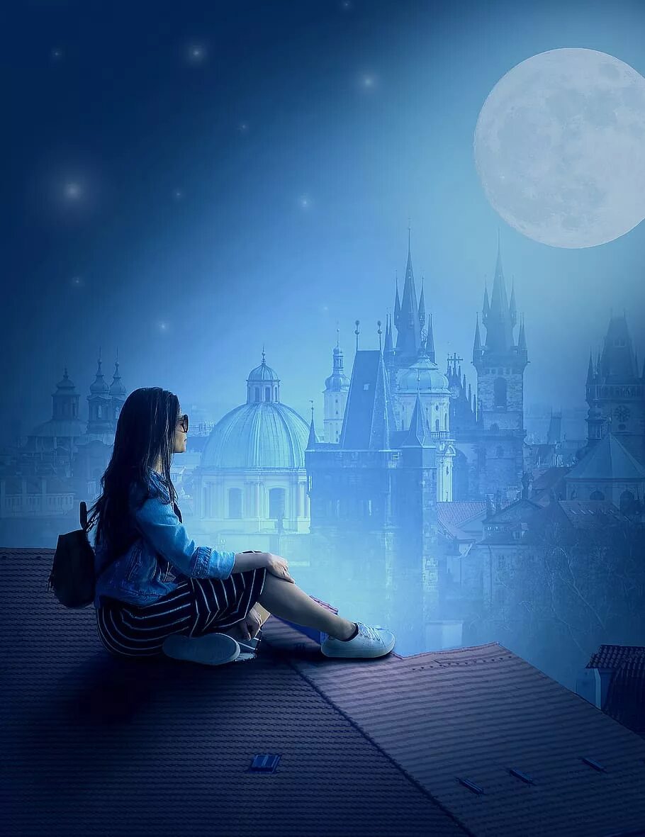 Lonely moon. Девушка-Луна. Девушка и ночь. Ночь Луна девушка. Женщина в ночи.