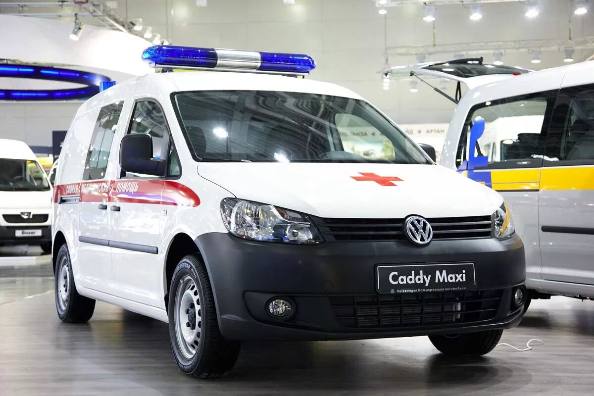 Показать скорую машину. Скорая Фольксваген Кадди. Volkswagen Caddy Ambulance. Скорая Фольцваген Канди. Volkswagen Caddy 5 Maxi Ambulance.