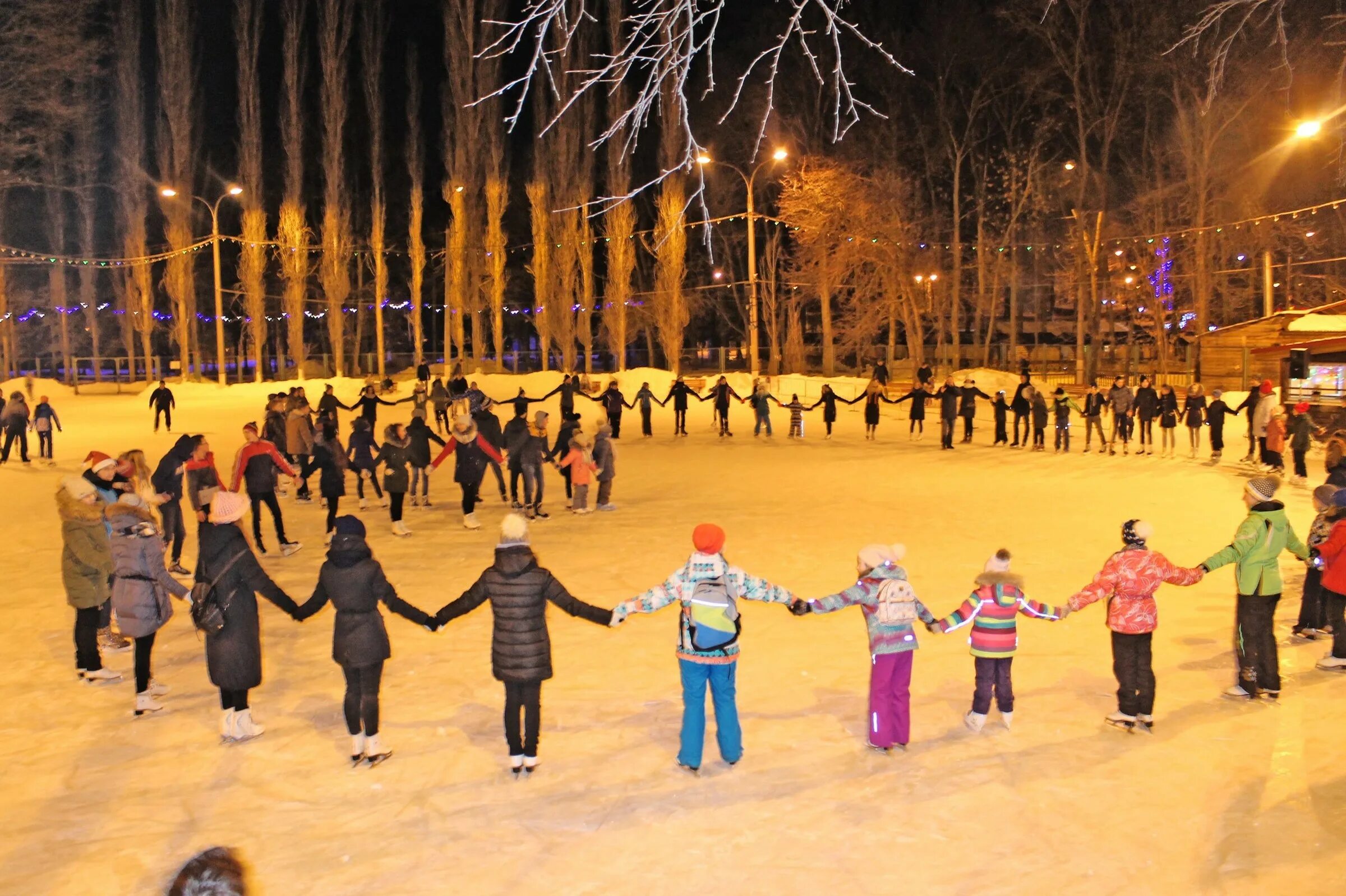 Каток автозаводский парк нижний новгород. Каток в парке культуры нижний новгород. Каток автозаводский парк нижний новгород. Каток катушка автозаводский парк. Каток труд нижний новгород.