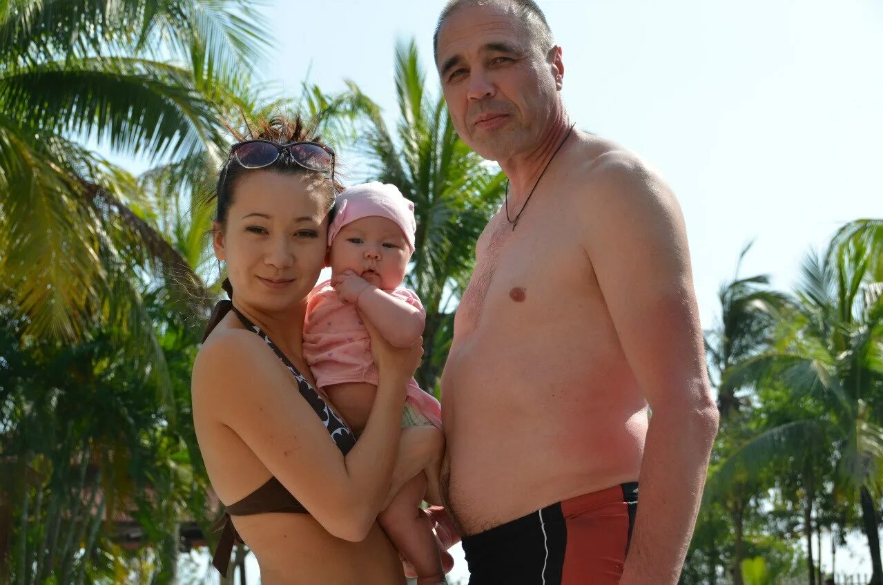 Соколов уральские пельмени жена. Соколов уральские пельмени семья. Дмитрий соколов уральские пельмени. Соколов уральские пельмени дети. Уральские пельмени ксения соколова дмитрий соколов.