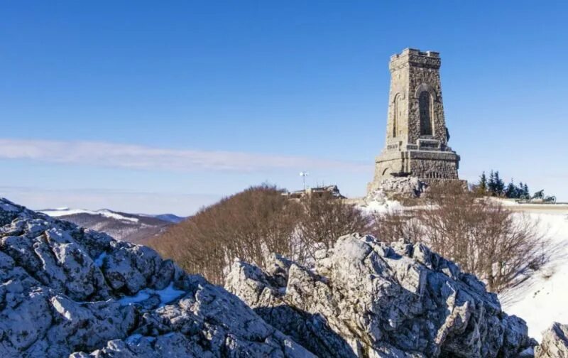 Шипка болгария. Шипки деревня. Шипки деревня. Фото шипка памятник русским воинам. Шипка пмр.
