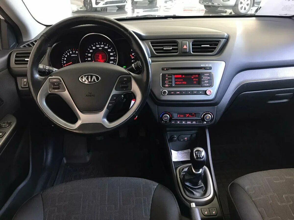 Kia Rio 2015. Kia Rio 2015 салон. Киа Рио 3 полная комплектация салон. Салон Киа Рио 2015 года Рестайлинг. Рио полная комплектация