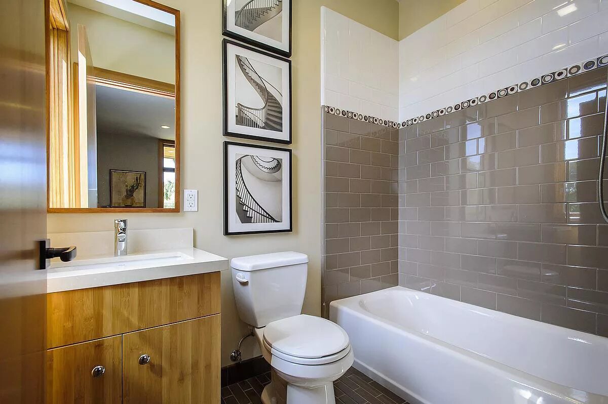 Комбинированная отделка ванной. Ванная комната плитка. Ванная отделанная плиткой. Дизайн санузла. Зона ванной комнаты
