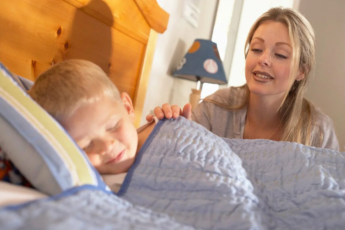 Спящий ребенок. Частое пробуждение ночью в 6. Сон сын проснулся. Спящий подросток. Спящий ребенок.