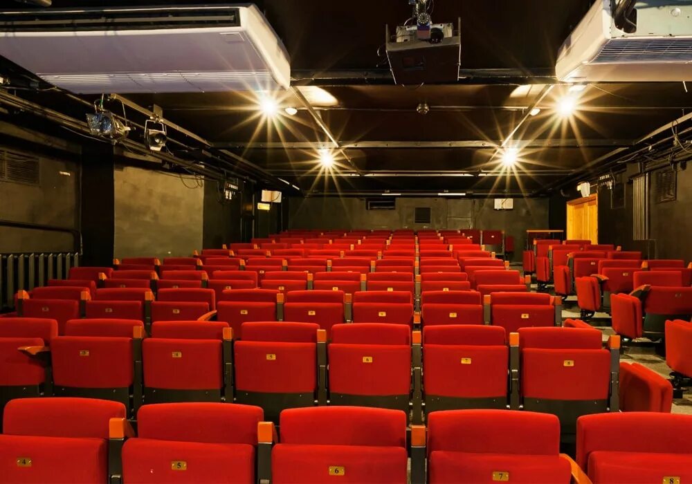 ревизор театр табакова. москва театр олега табакова. театр имени машкова. московский театр олега табакова табакерка. театр имени машкова.